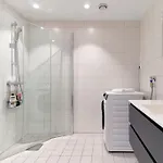 Bergen's Finest: Sleek Oasis With Two Bedroom * Bergen