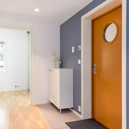 Bergen's Finest: Sleek Oasis With Two Bedroom דירה