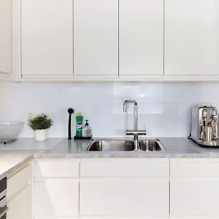 Bergen's Finest: Sleek Oasis With Two Bedroom Διαμέρισμα